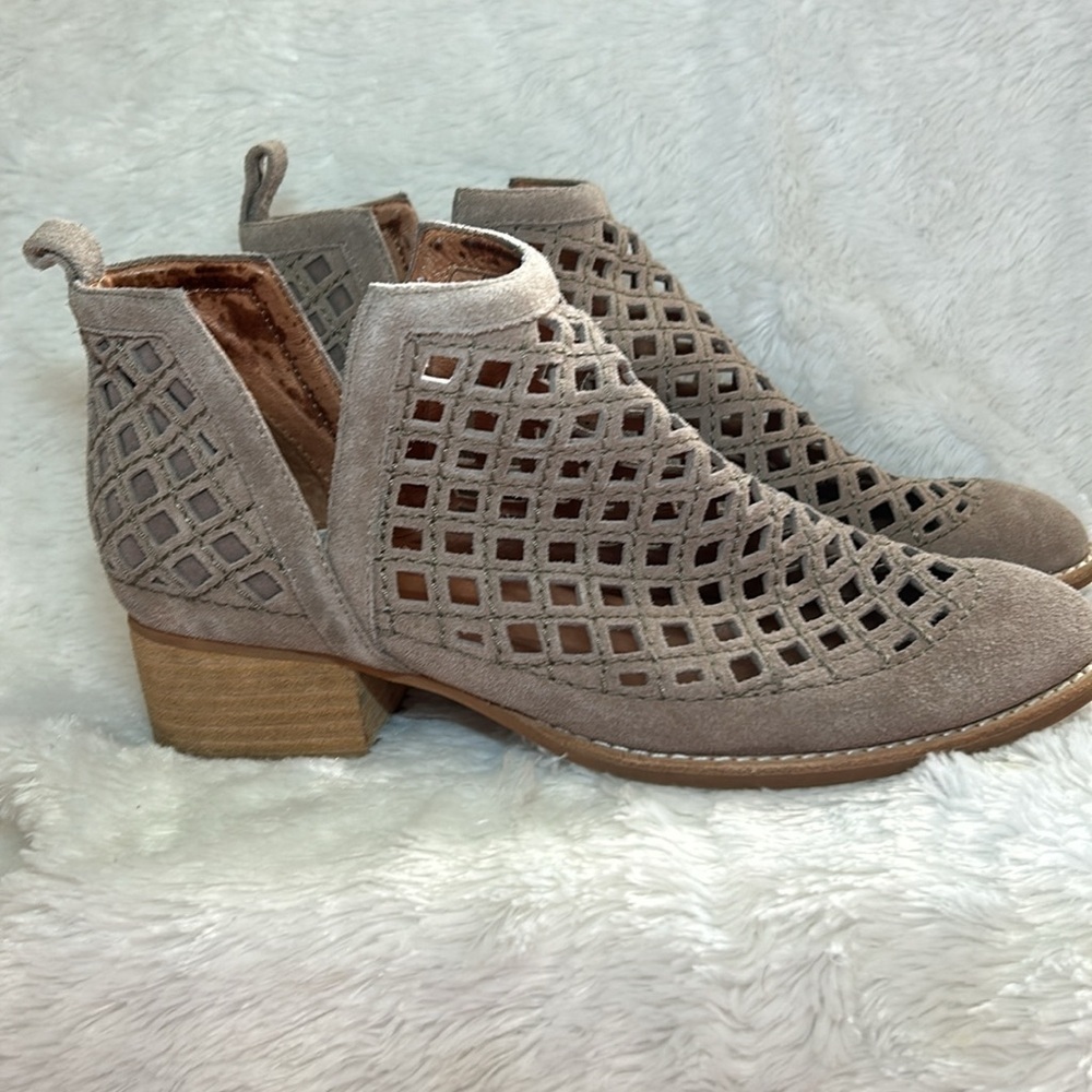 Jeffrey Campbell Taggart Open Weave Booties Size 9 - Picture 4 of 10